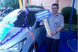 Nasabah BRI pemenang hadiah utama.